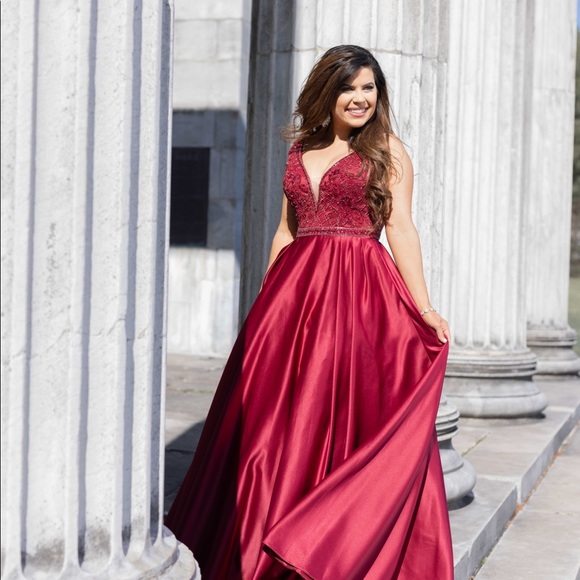 Red Pageant Gown - Picture 11 of 16